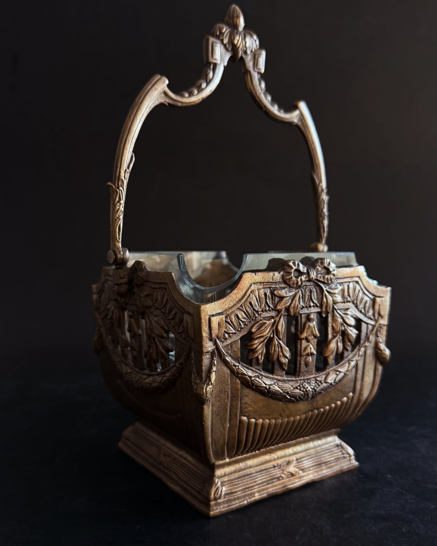 Bucket: Bronze and glass Basket