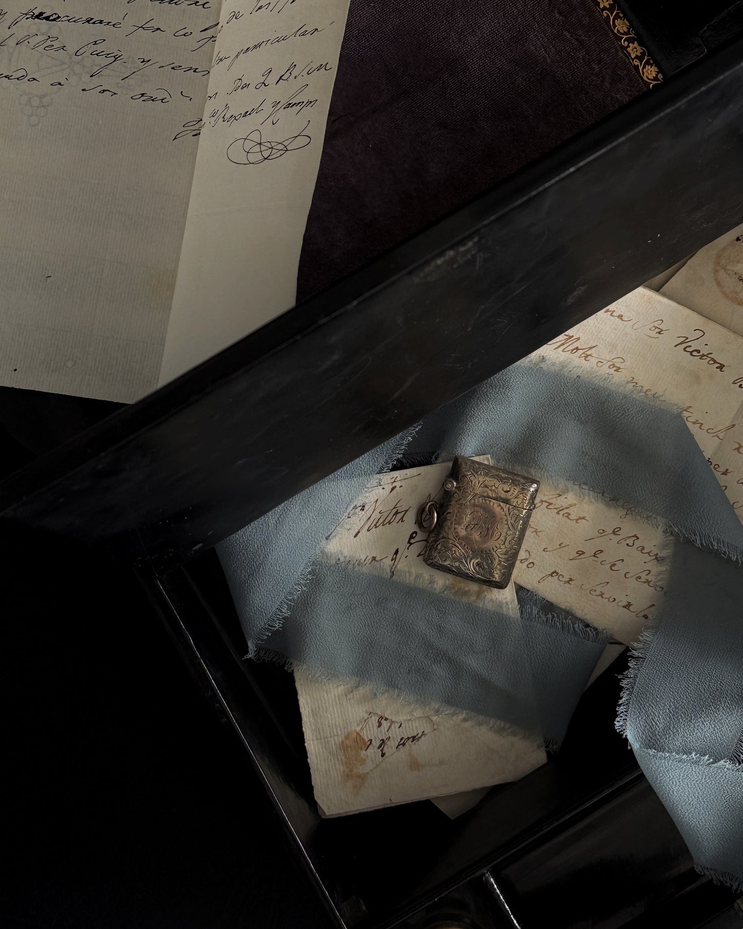 19th Century Papier-Mâché Lap Desk with Mother of Pearl Inlay