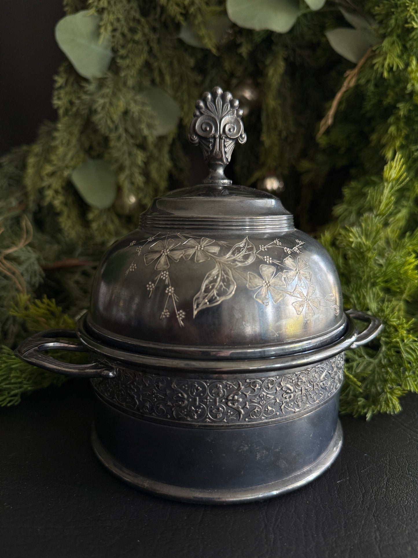 Southington Quadruple Plate Domed Butter Dish Vessel