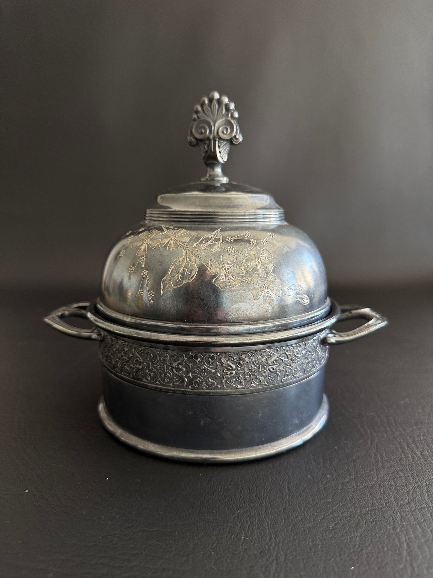 Southington Quadruple Plate Domed Butter Dish Vessel