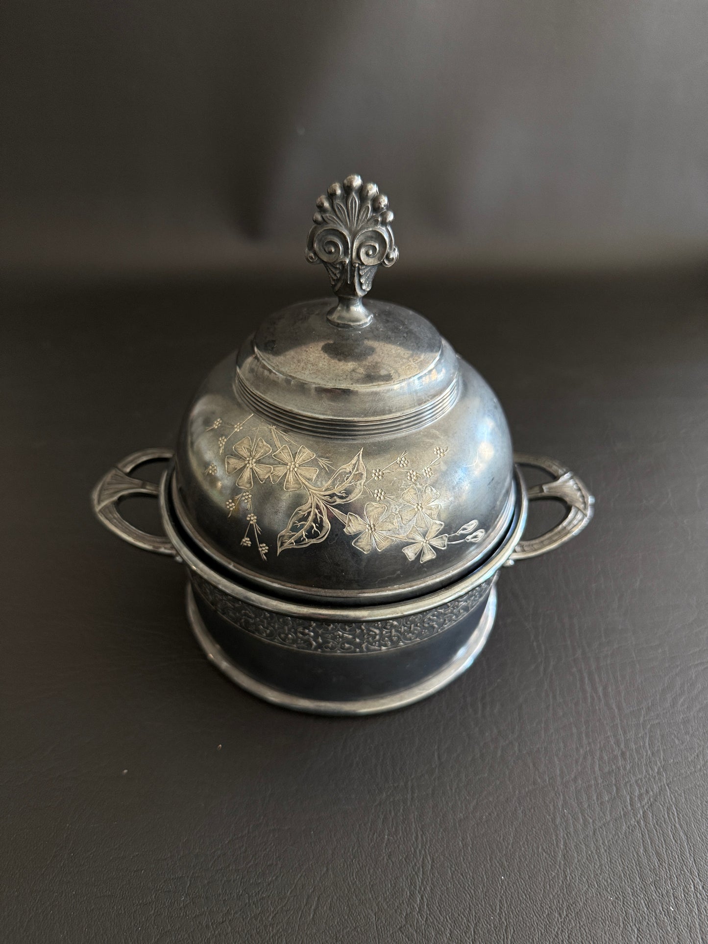 Southington Quadruple Plate Domed Butter Dish Vessel