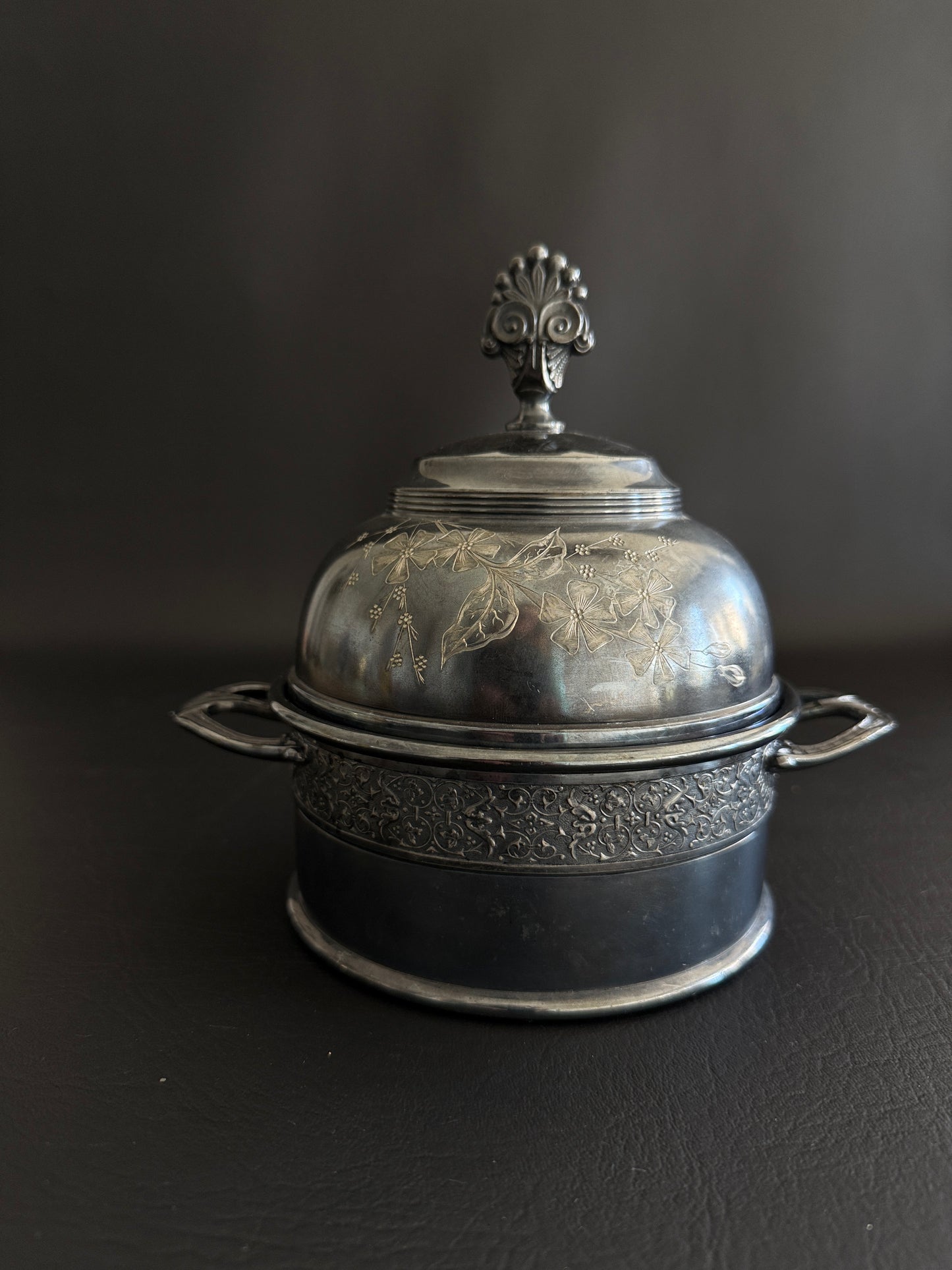 Southington Quadruple Plate Domed Butter Dish Vessel