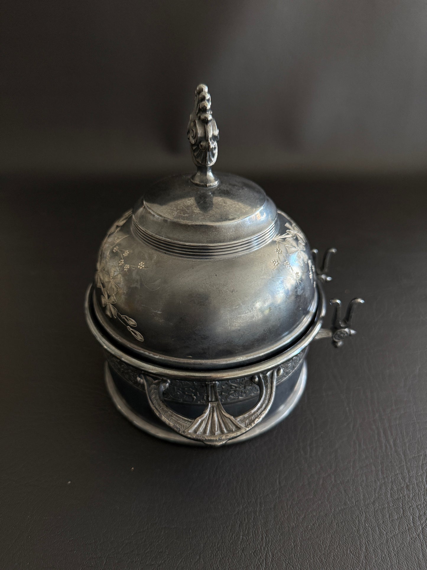 Southington Quadruple Plate Domed Butter Dish Vessel