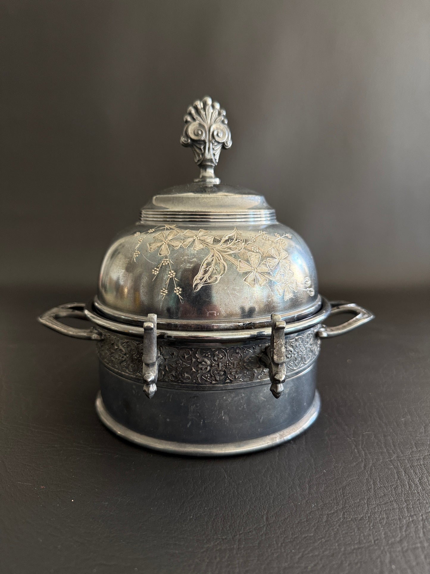 Southington Quadruple Plate Domed Butter Dish Vessel