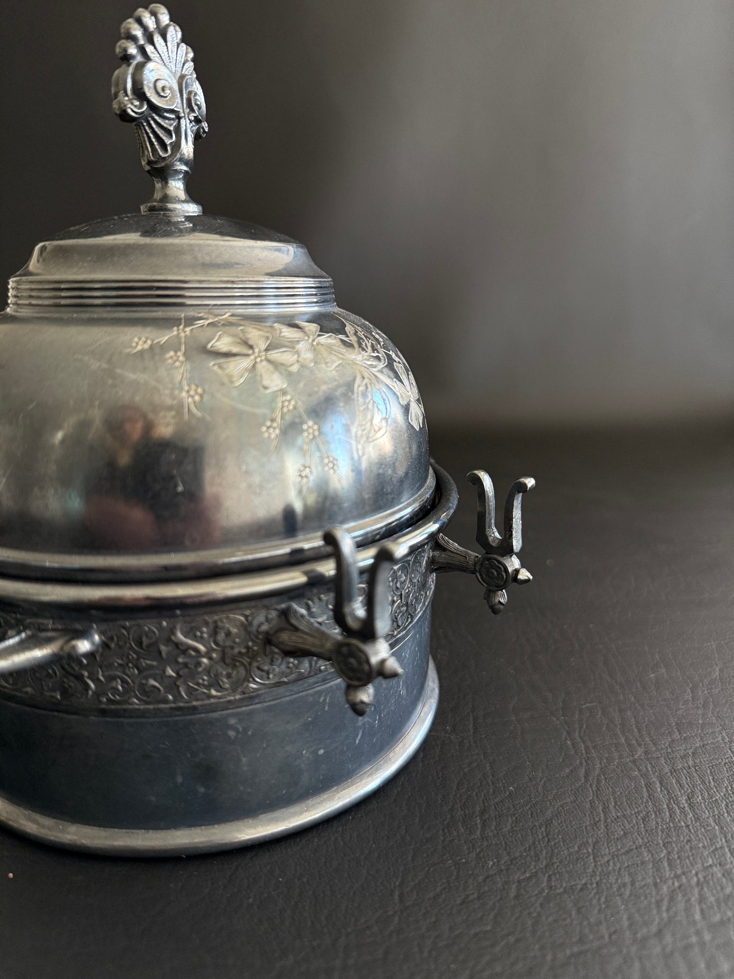 Southington Quadruple Plate Domed Butter Dish Vessel