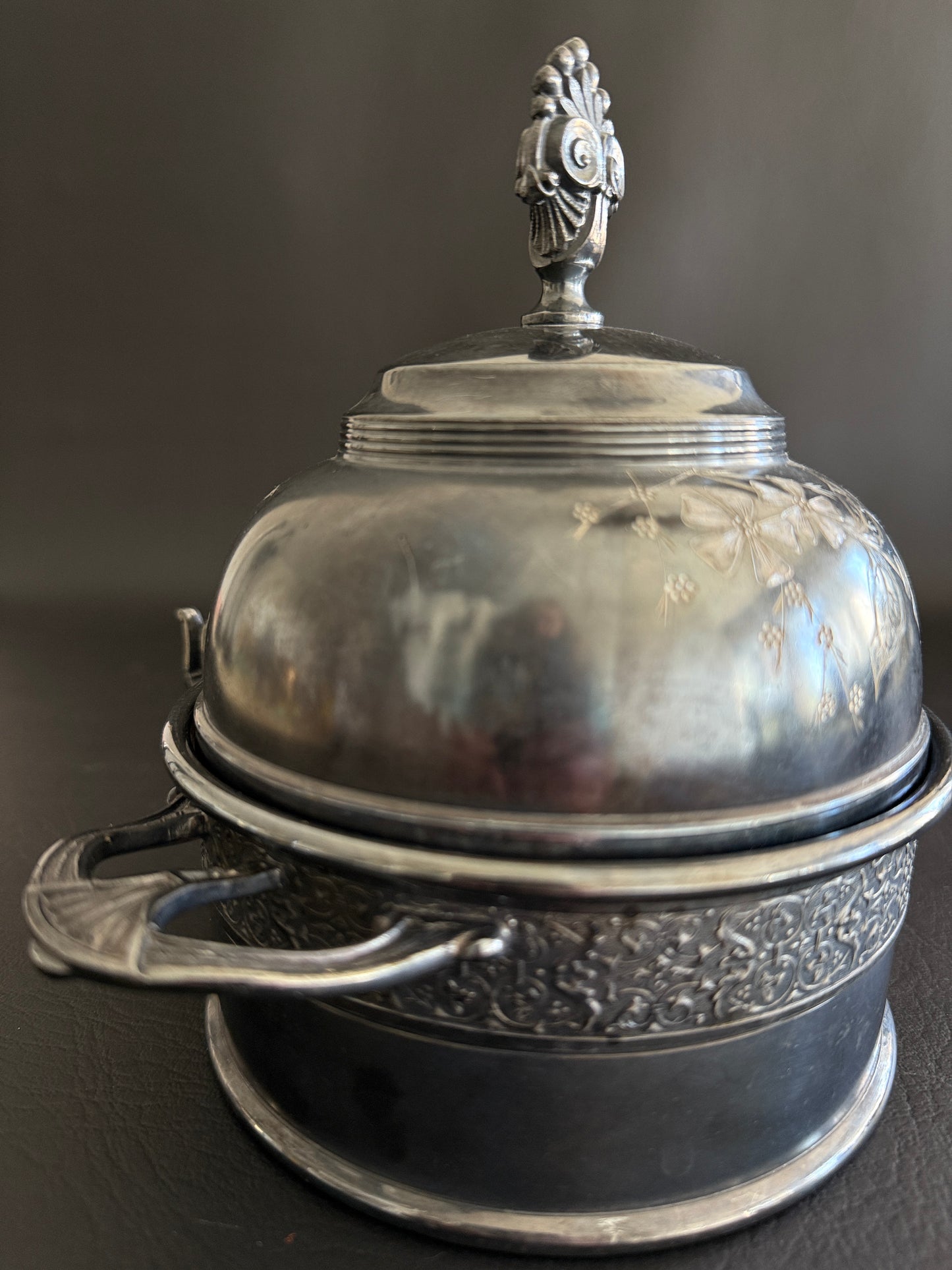 Southington Quadruple Plate Domed Butter Dish Vessel